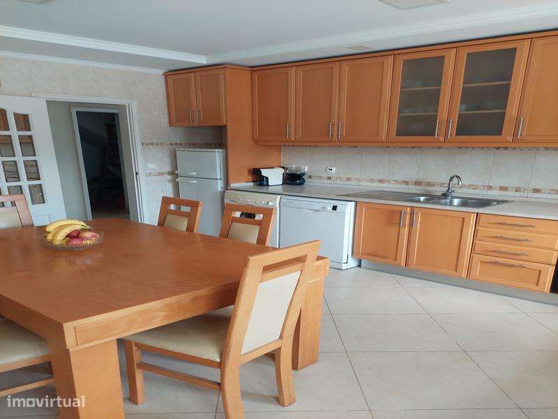 Excelente Quintinha em Lote de 1960 m2, com construção de 300 m2-17