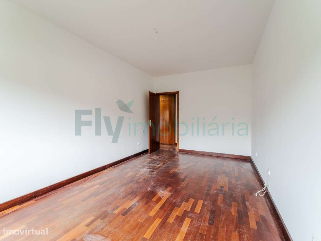 Excelente Apartamento T4 com Suite e Lugar de Garagem para 2 Carros-43