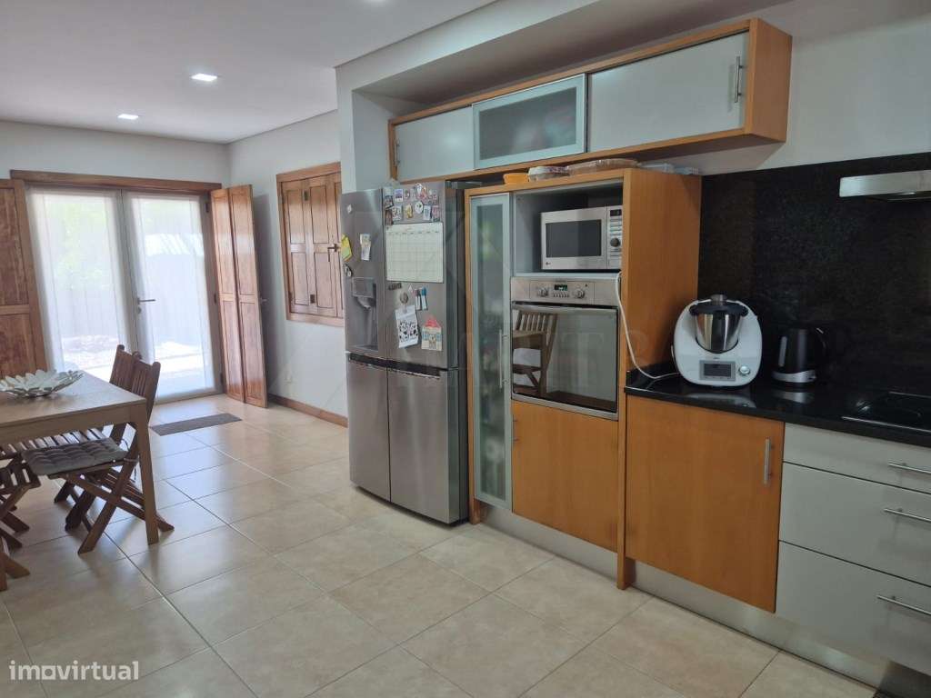 Moradia T4 com Suite, Jardim e Garagem - Centro de Ponte de Lima-27