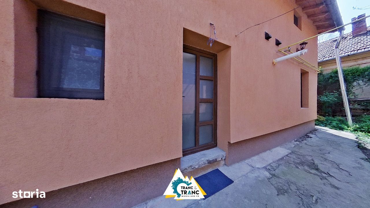 Casa renovata cu 3 camere pe 2 nivele in Centru - Imagine principală: 1/19