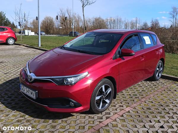 Toyota Auris 1.6 Premium - 1