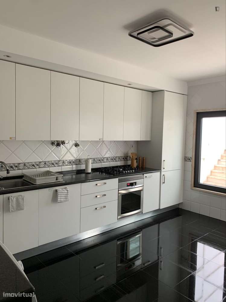 Quarto - localizado em Parede Lisbon - Grande imagem: 5/7