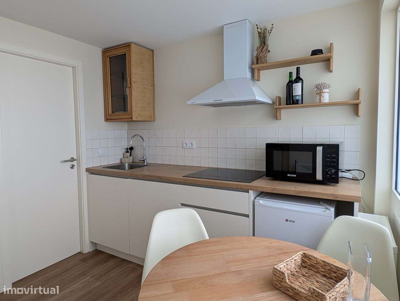 Estúdio remodelado, com entrada independente. Bem localizado, privado, - Grande imagem: 2/13