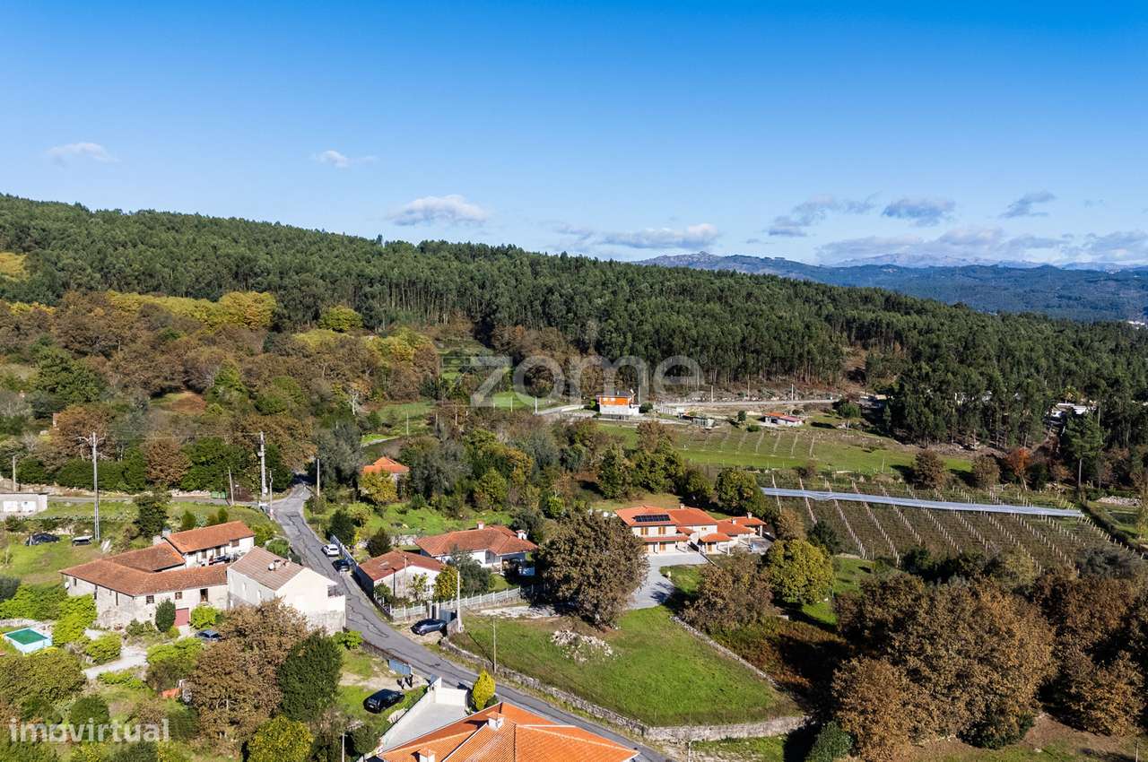 Terreno Urbano 1.1013m2 / Construção até 890m2 - Campos e Louredo - Grande imagem: 4/24