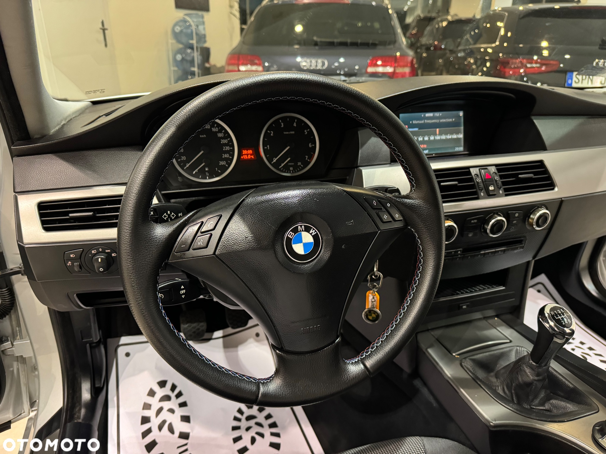 BMW Seria 5 520i - 26