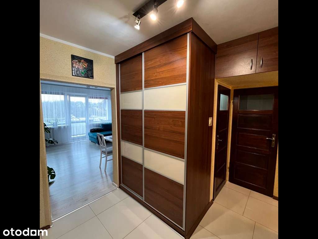 Trzy pokoje na trzecim piętrze - Pełny obrazek: 4/9