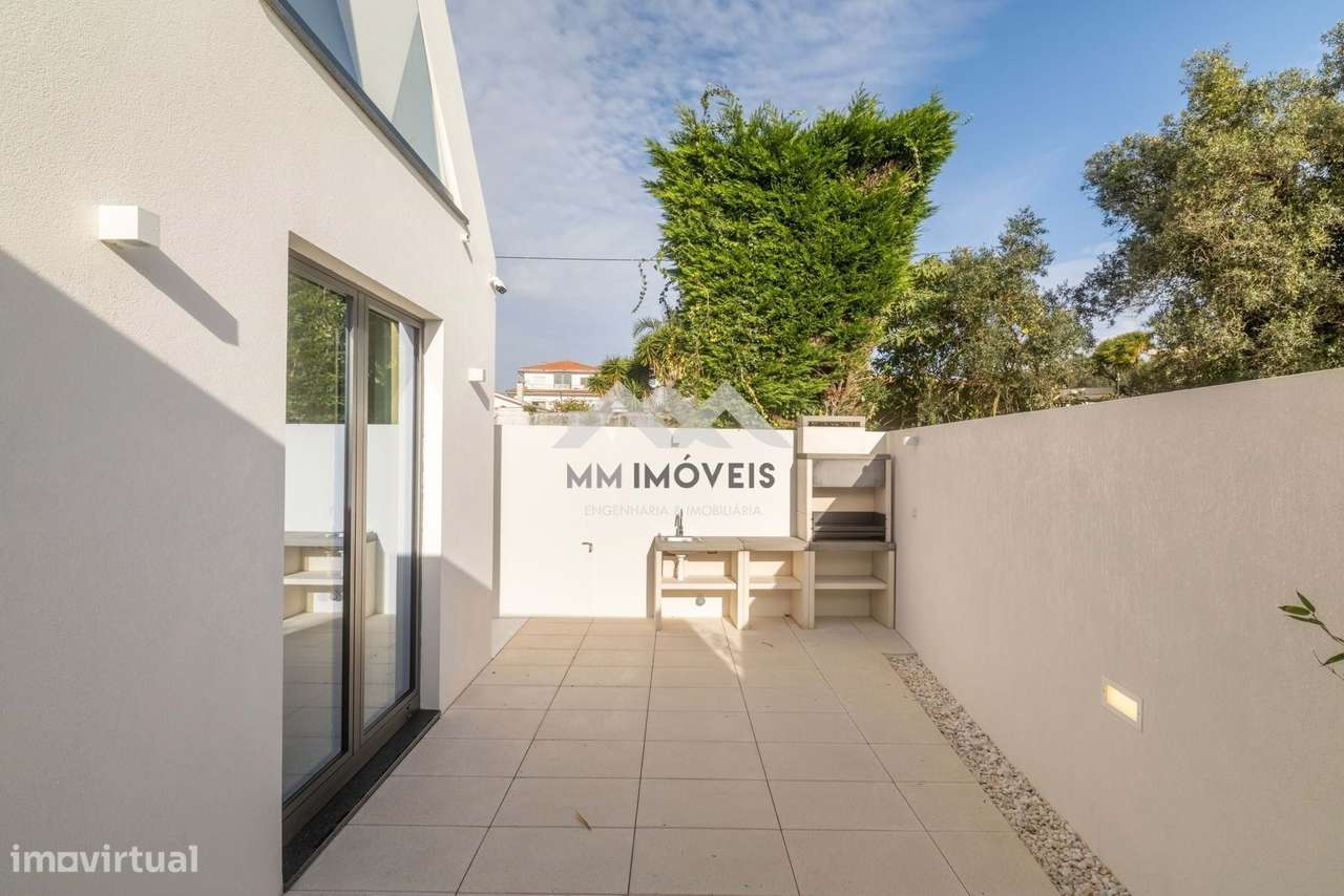 Moradia T3+1 | NOVA | Piscina | Francelos | 4 Frentes | Box | Praia-16