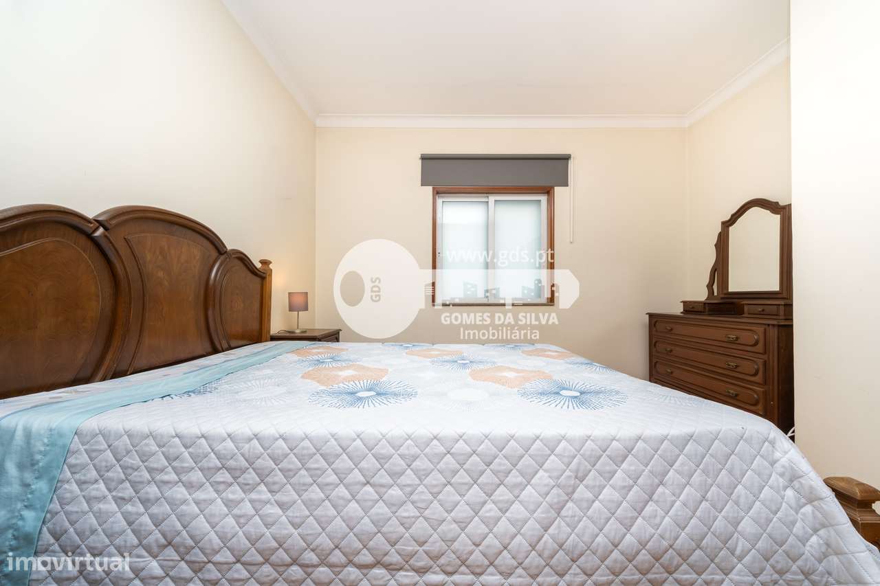 Moradia T3 com estabelecimento comercial em Dume, Braga-5