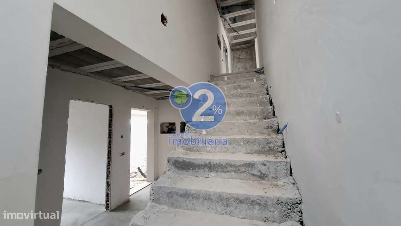 Moradia T3+1 em construção-10