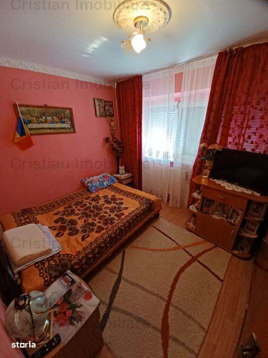 Ap. 4 cam, conf 1, Radu Negru, Et.3, spatios - Imagine principală: 2/11