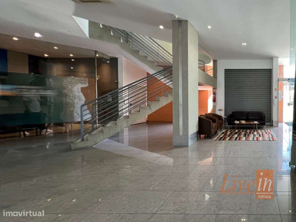 Lojas com arrecadação e parqueamentos na Ericeira - Grande imagem: 4/27