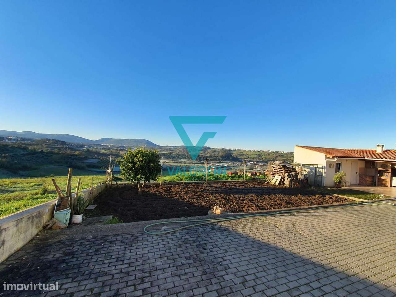 MORADIA T3 com Cave, Rés do Chão e Terreno | Batalha-28