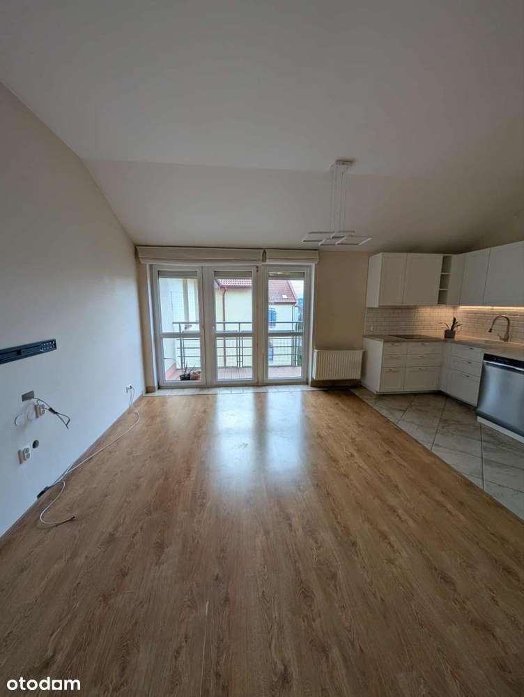 Atrakcyjne z halą garażową i komórką-5