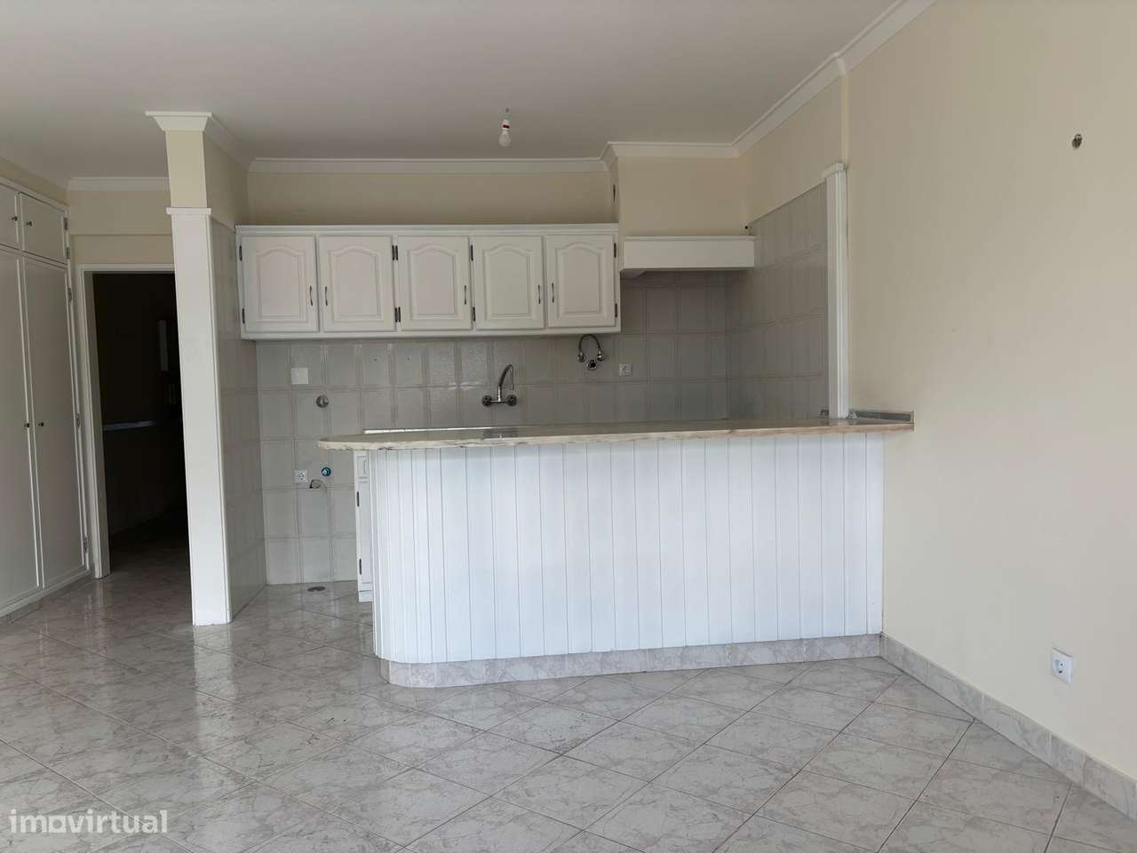Apartamento T1 junto à Praia com Vista Mar e Garagem - Grande imagem: 5/23