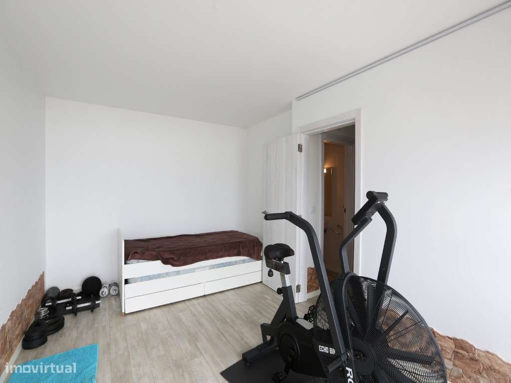 Moradia isolada V2+2 com vista mar na Praia da Légua-17