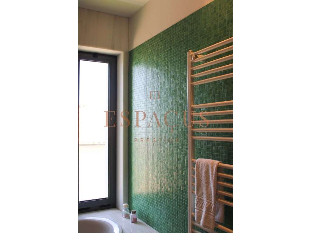 Moradia V4 com Vista Mar - Um Refúgio de Conforto e Elegância-34