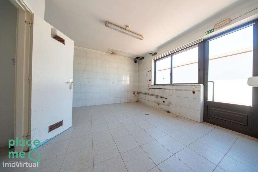 Moradia Individual com mais de 900m2 em Palmeira, Braga-38