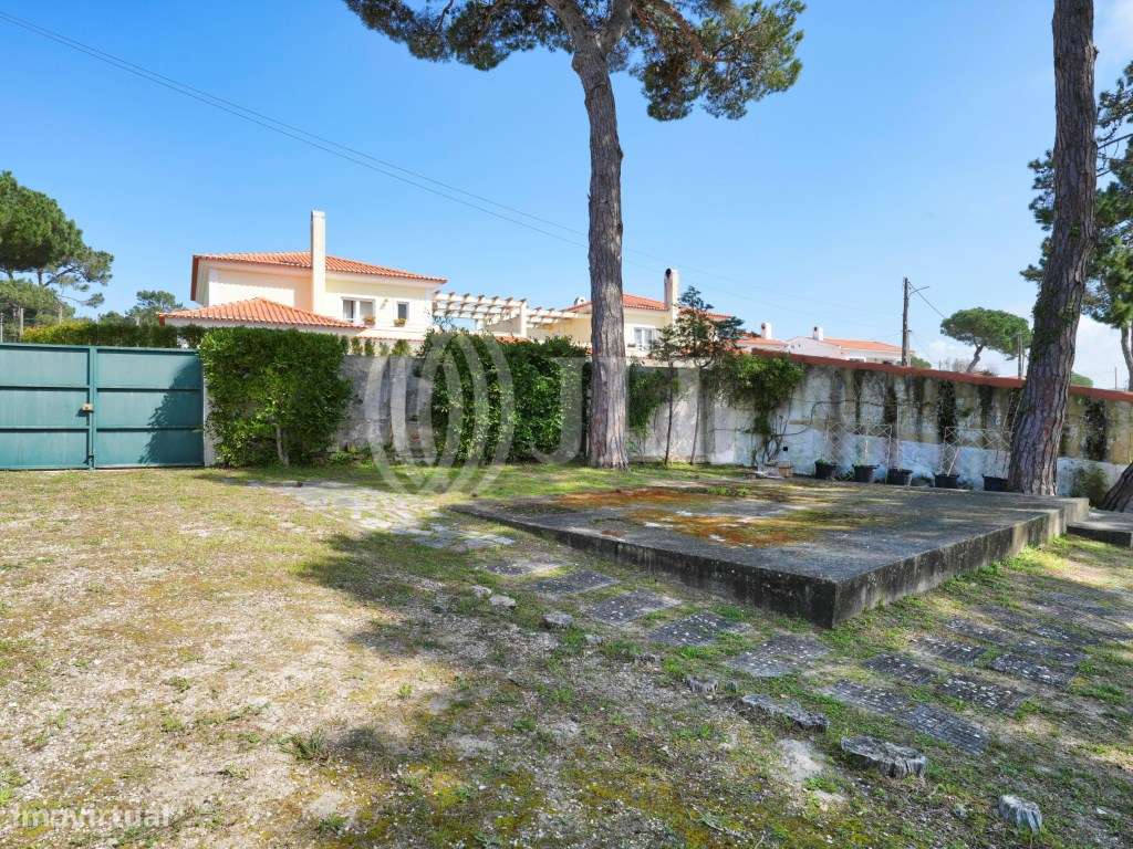 Moradia T4 com jardim no Banzão em Colares-50