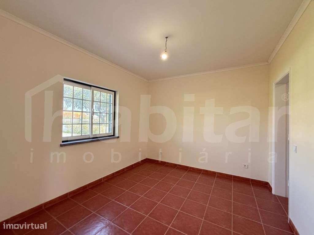 Moradia com Garagem, Piscina e Jardim - Excelente Oportunidade!-10