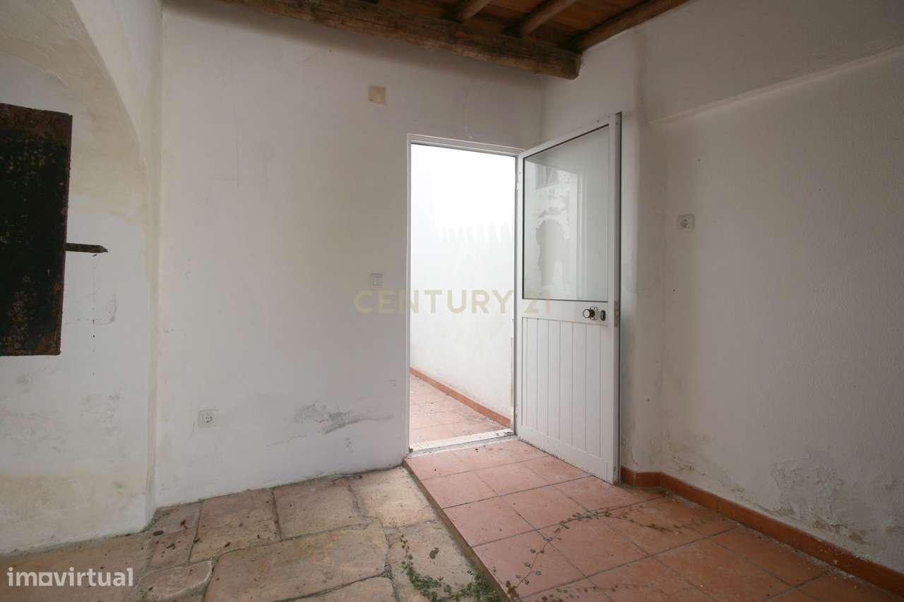 Apartamento e arrumos para venda em Borba-13