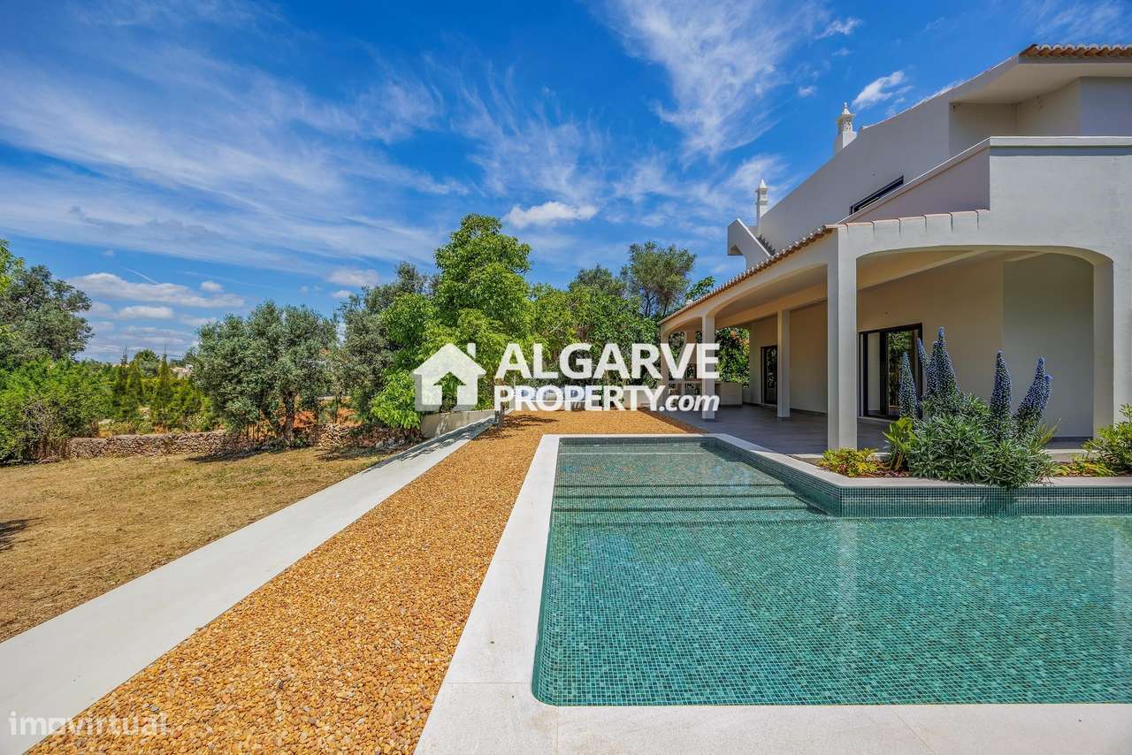 Moradia renovada com 4 quartos e piscina perto da pitoresca vila de Pa - Grande imagem: 5/42