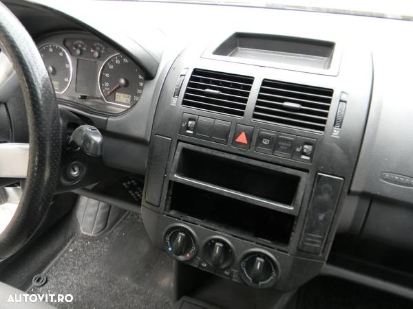 Dezmembrari  VW POLO (9N, 9N3)  2001  > 2012 1.4 16V Benzina - 11