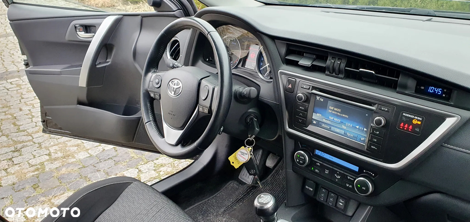 Toyota Auris 1.6 Premium - 29