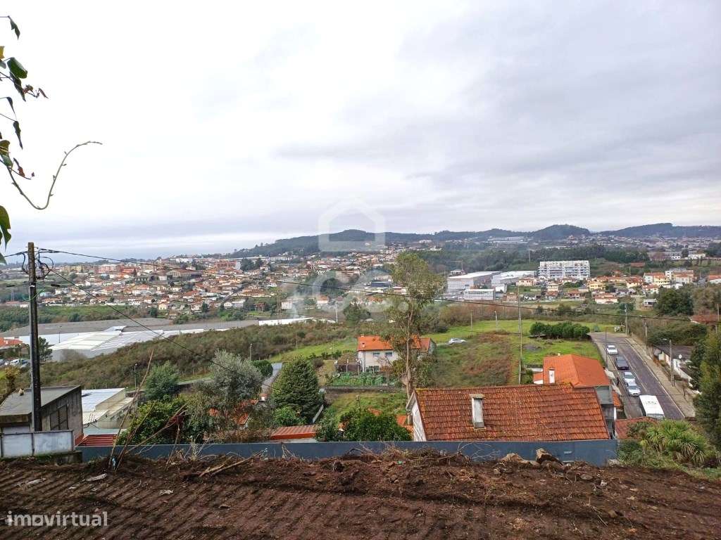 # BAIXA DE PREÇO # OPORTUNIDADE IMPERDÍVEL Moradia para restauro em...-9