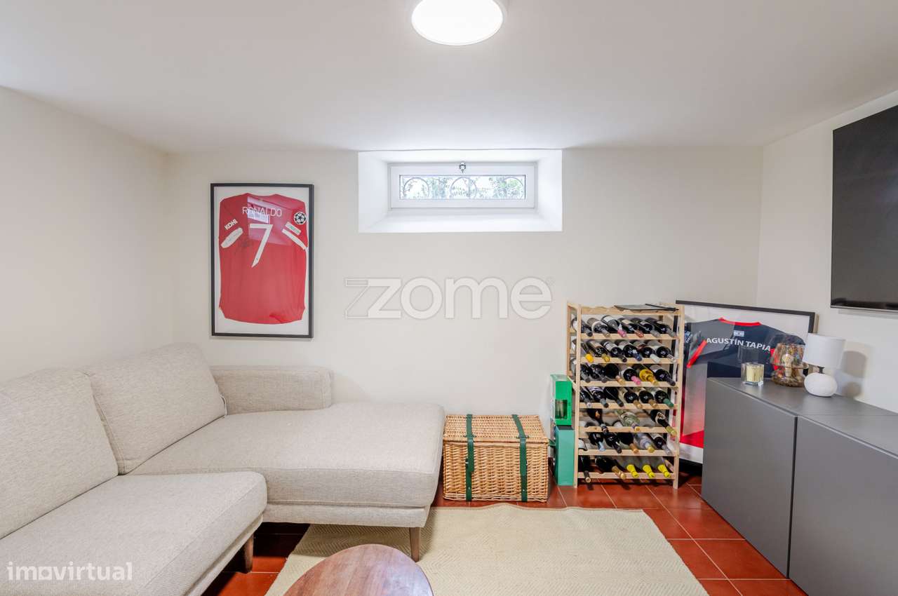 Moradia T3 renovada com jardim nas Antas-37