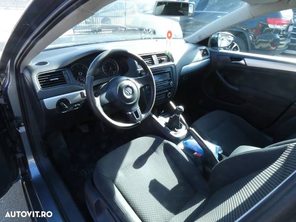 Volkswagen Jetta 1.6 TDI DPF Comfortline - 11