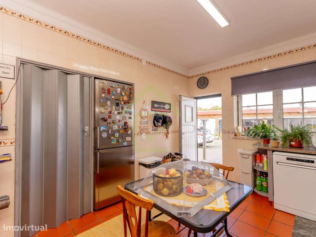 Quintinha com piscina inserida em terreno com 2950 m2-14