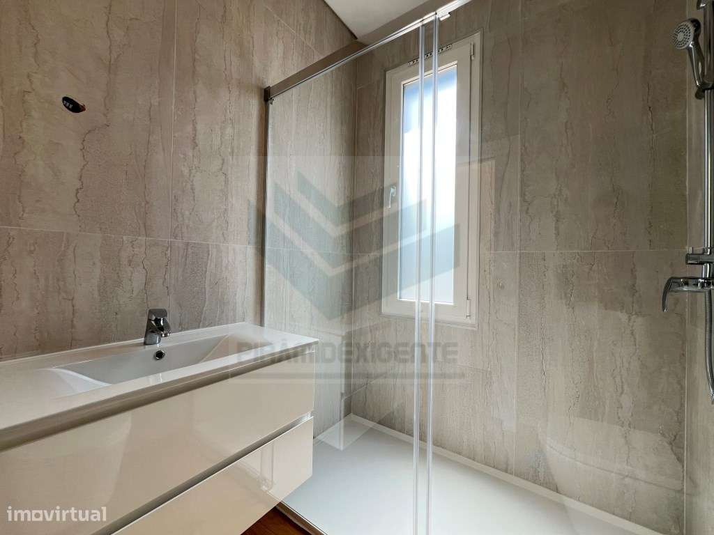 AZEITÃO, MORADIA Nova, 5ass. 3 SUITES, Lavandaria PISCINA-23