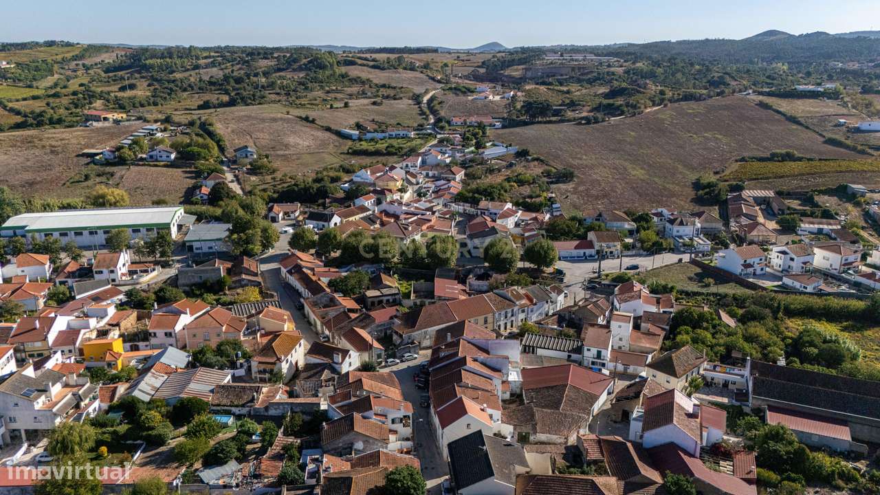 Prédio Urbano em Ruína em Labrugeira-29