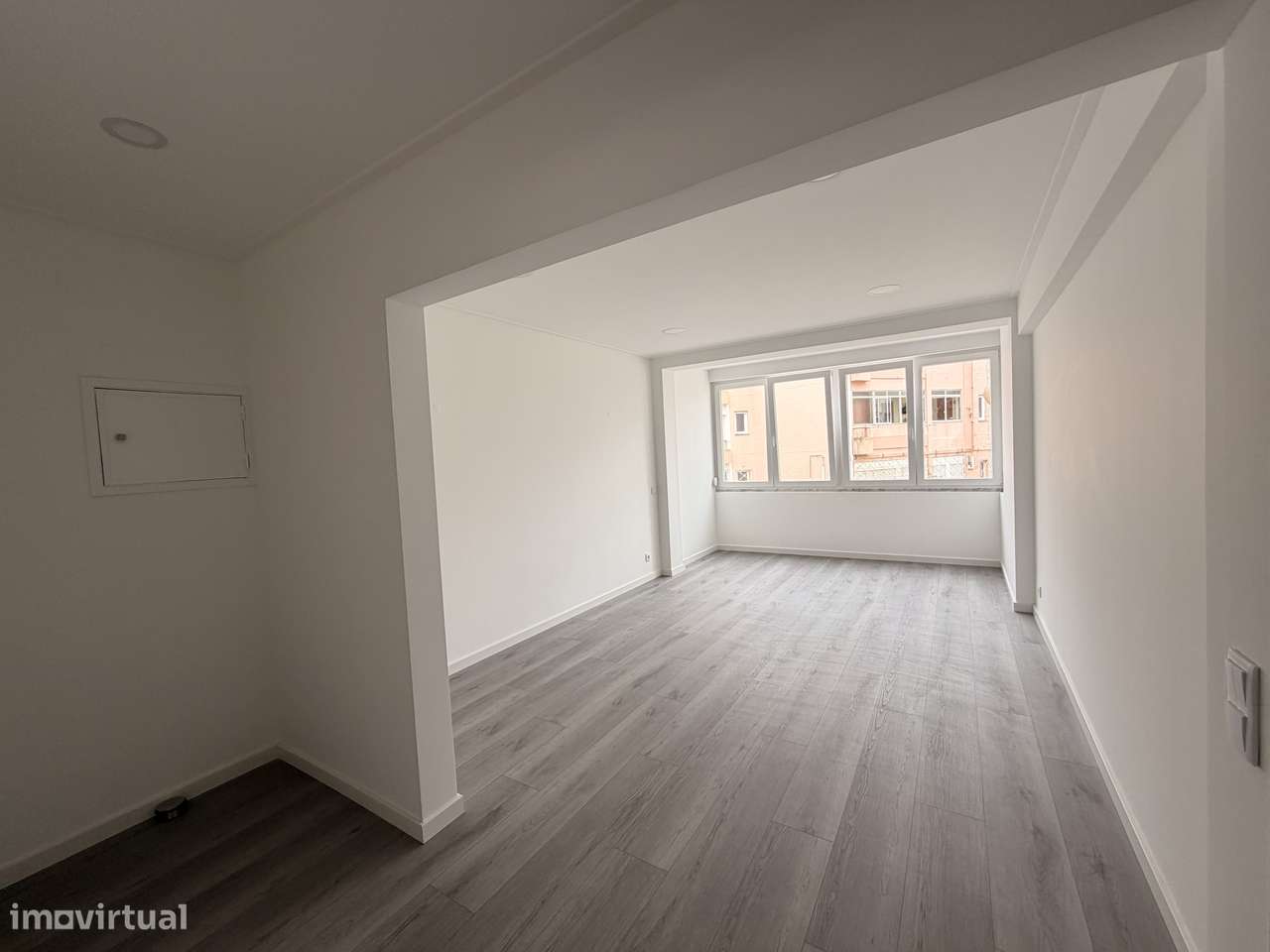 Apart T3 totalmente remodelado em zona sossegada, muito bem localizado - Grande imagem: 5/15