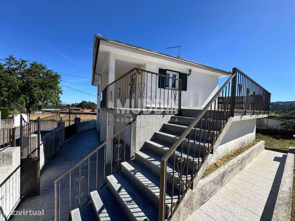 Moradia de 2 Pisos – Excelente Oportunidade em Romariz, Santa Maria da-29