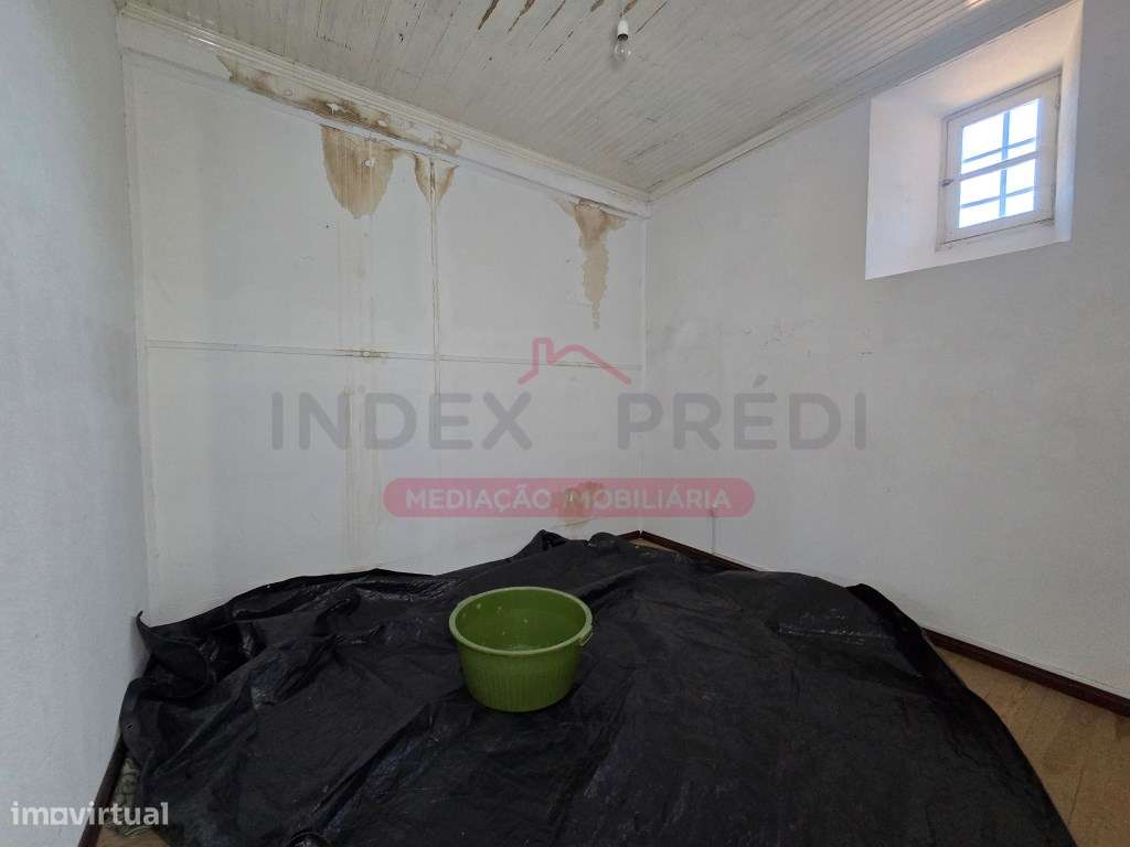 Prédio com varias frações Autónomas - Venda Judicial - Guarda-51