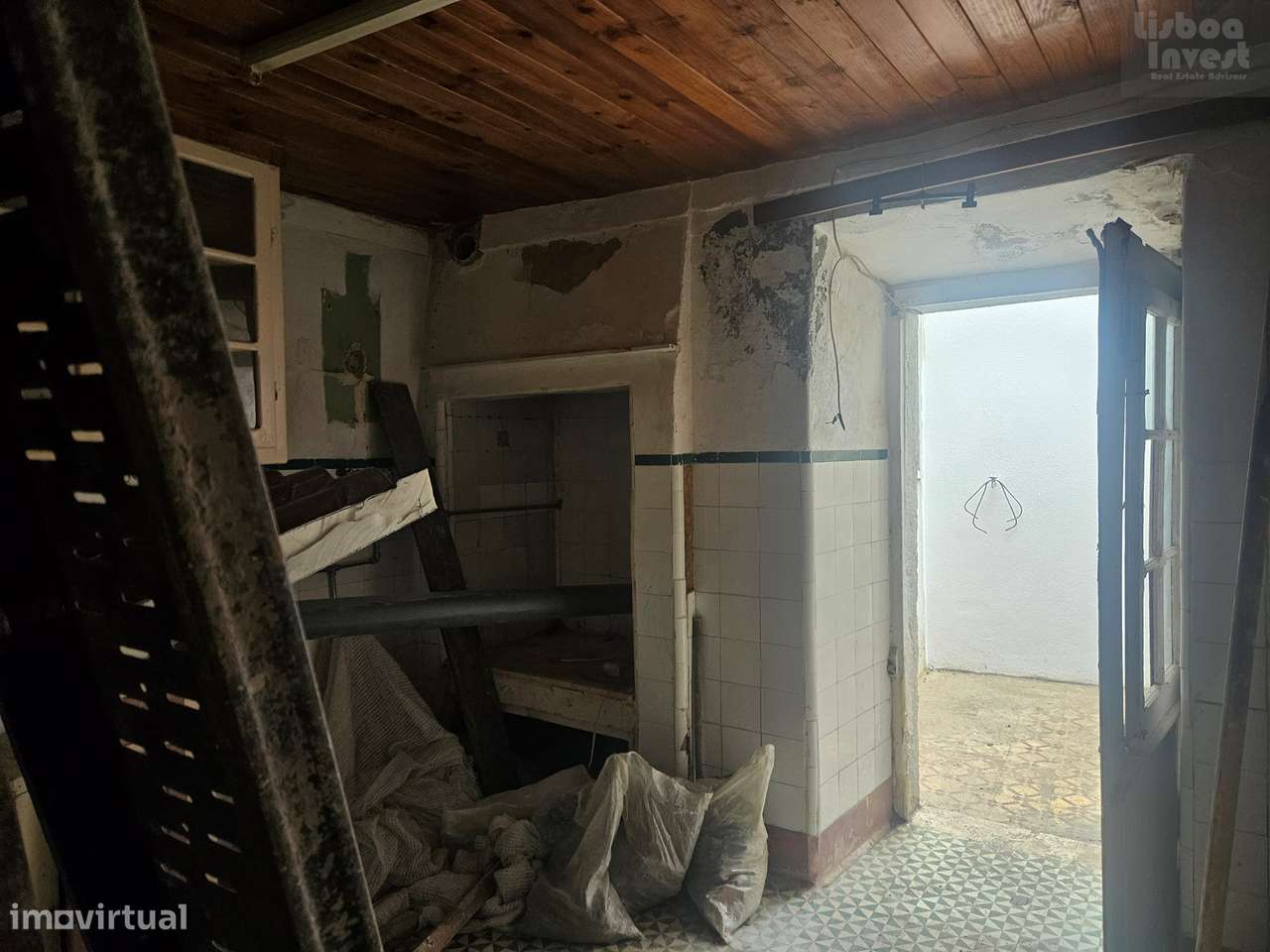 Vendo T2 para remodelação em predio totalmente remodelado-9