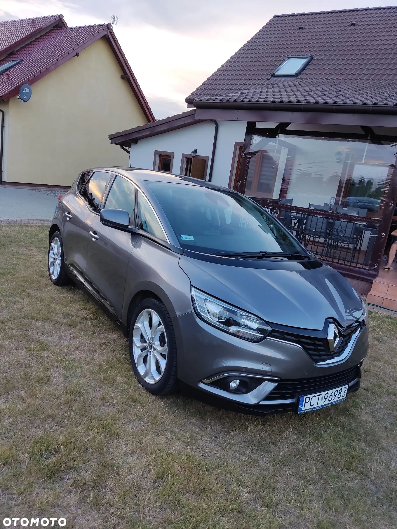 Renault Scenic - 1