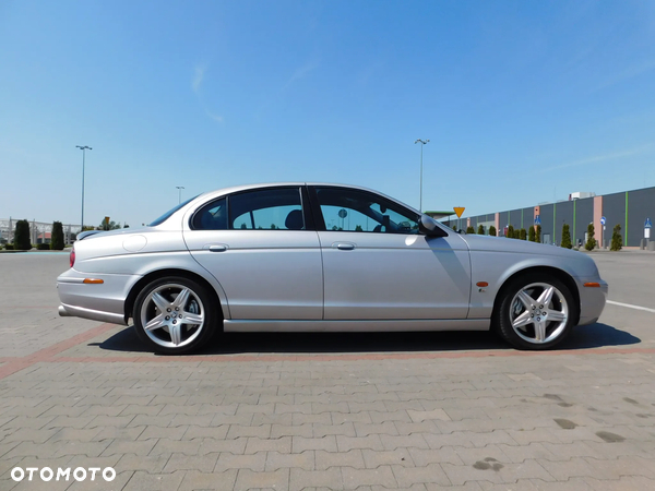 Jaguar S-Type R - 7