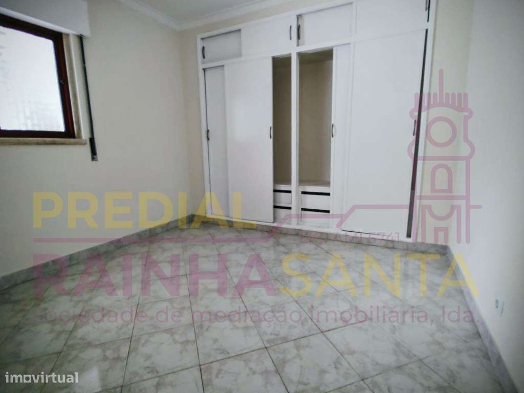 Apartamento T1 com varanda - Vistas de mar - 100 metros da praia - Grande imagem: 4/18