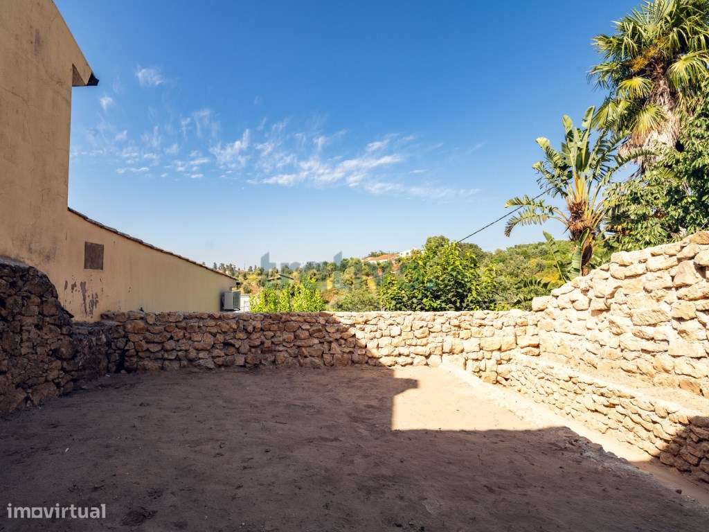 Moradia T2 Totalmente Reabilitada | Zona exterior com 45 m² | Santa...-12