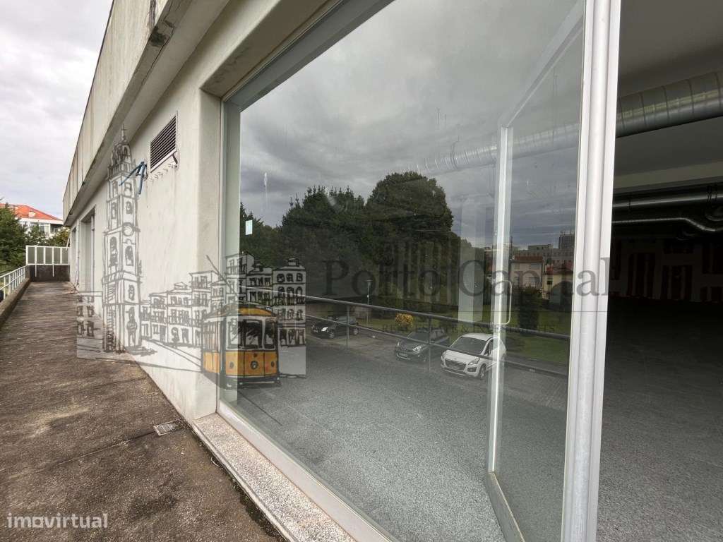 EXCELENTE LOJA PRONTA PARA RESTAURAÇÃO NO CORAÇAO DO PORTO - Grande imagem: 5/20