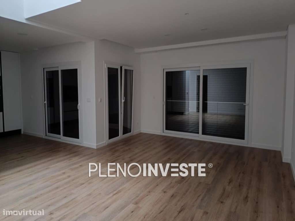 Moradia moderna V4 geminada nova com piscina - Grande imagem: 5/23