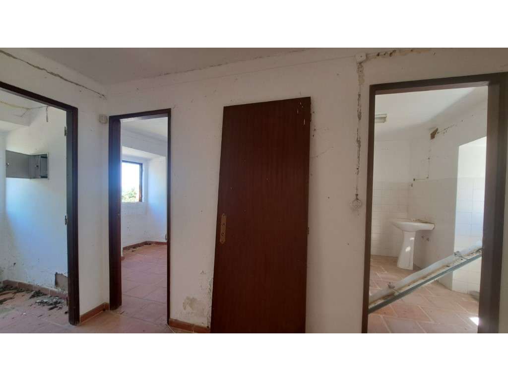 Moradia T4 Para Recuperaçáo-30