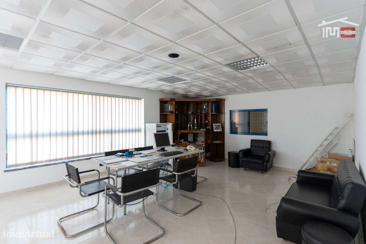 OPORTUNIDADE DE NEGÓCIO: VENDA DE 3 ARMAZÉNS COM EMPRESA MAIS UM TE... - Grande imagem: 5/36