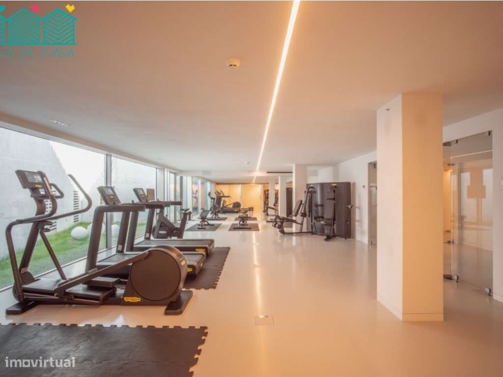 Apartamento T4 com Lugares de Garagem no Centro de Lisboa-57