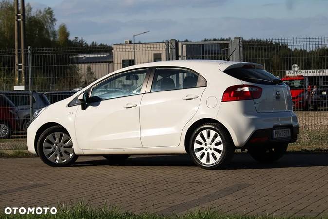 Kia Rio - 16