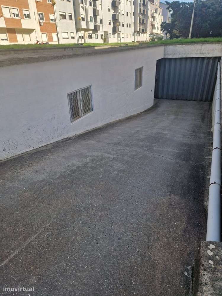 Lote de garagens fechadas no Bairro do Liceu, Aveiro-13