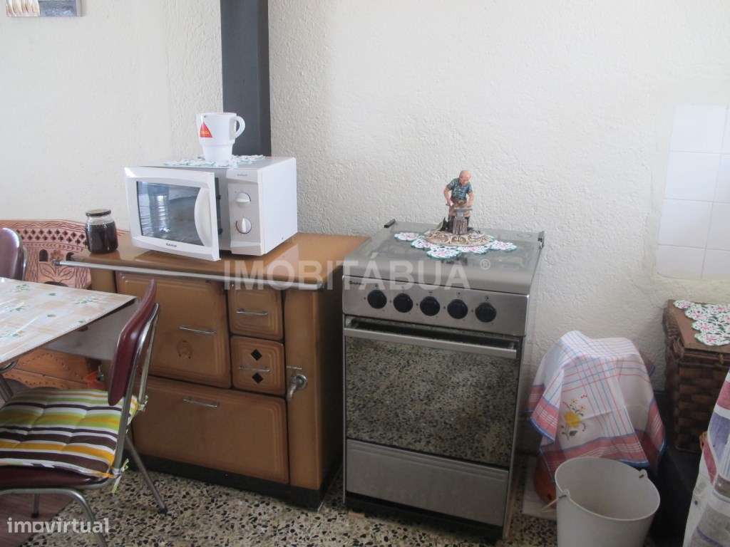 Moradia tradicional com 4 quartos com um grande jardim, pátio, área...-7