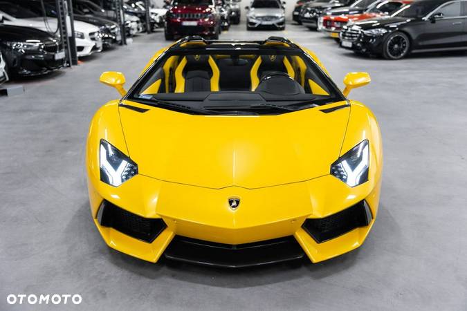 Lamborghini Aventador Roadster LP700-4 - 5